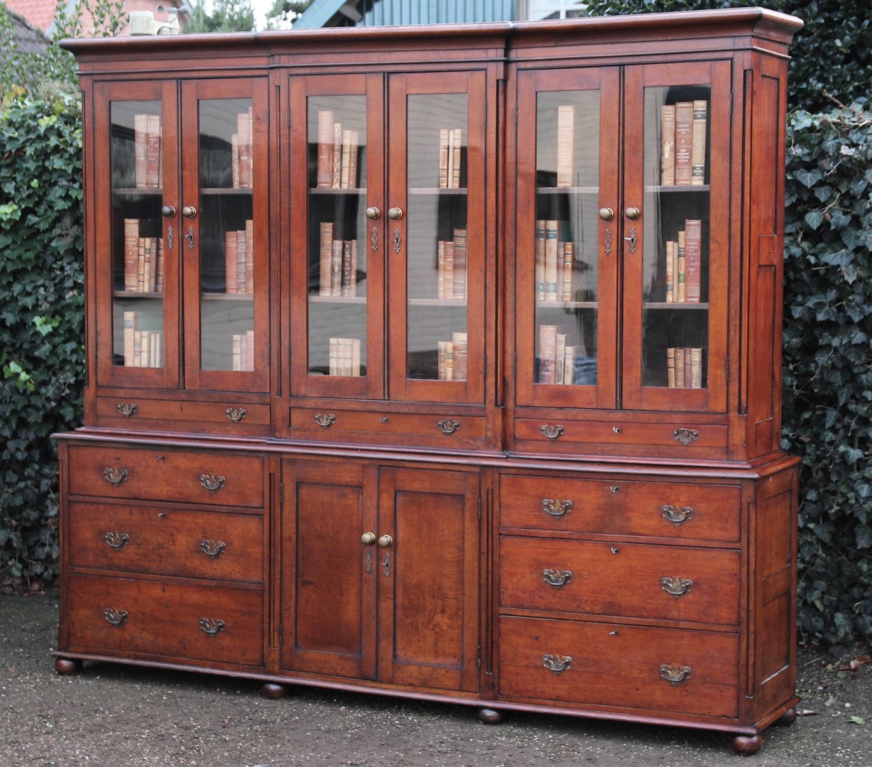 gro-e-antike-englische-vitrine-